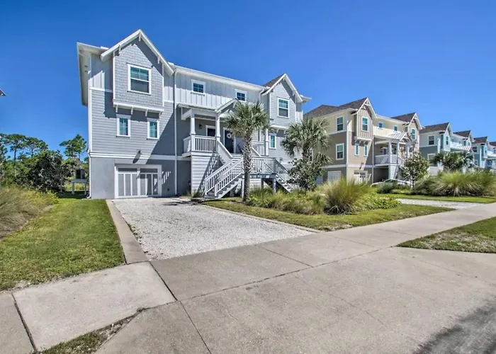 New Listing, Luxury 4bd Steps To Club Pensacola