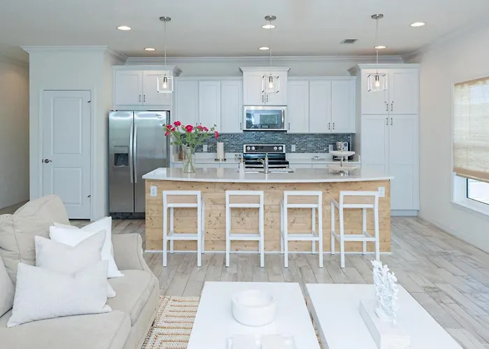 New Listing, Luxury 4bd Steps To Club * Pensacola