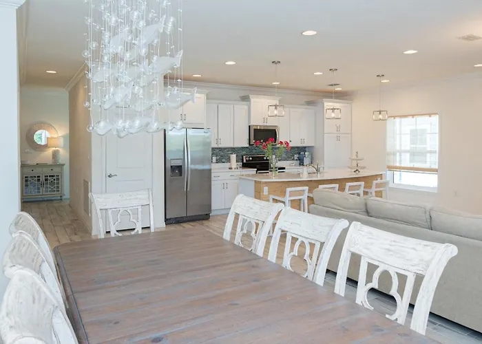 Villa New Listing, Luxury 4bd Steps To Club Pensacola